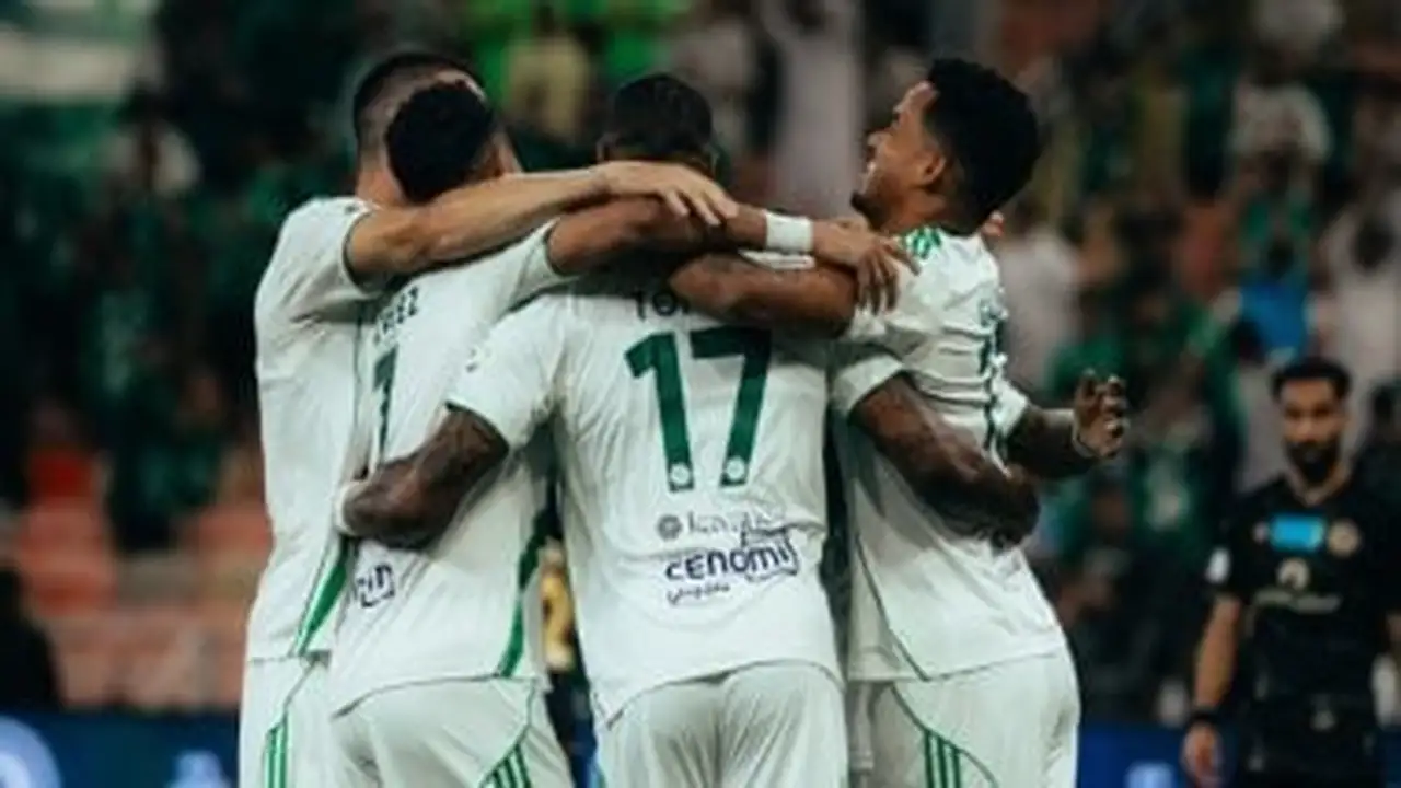 الأهلي السعودي يكتب التاريخ بأرقام قياسية بالجملة في الدوري السعودي